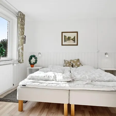 Vappu - 400m To The Fjord By Interhome Nyaraló